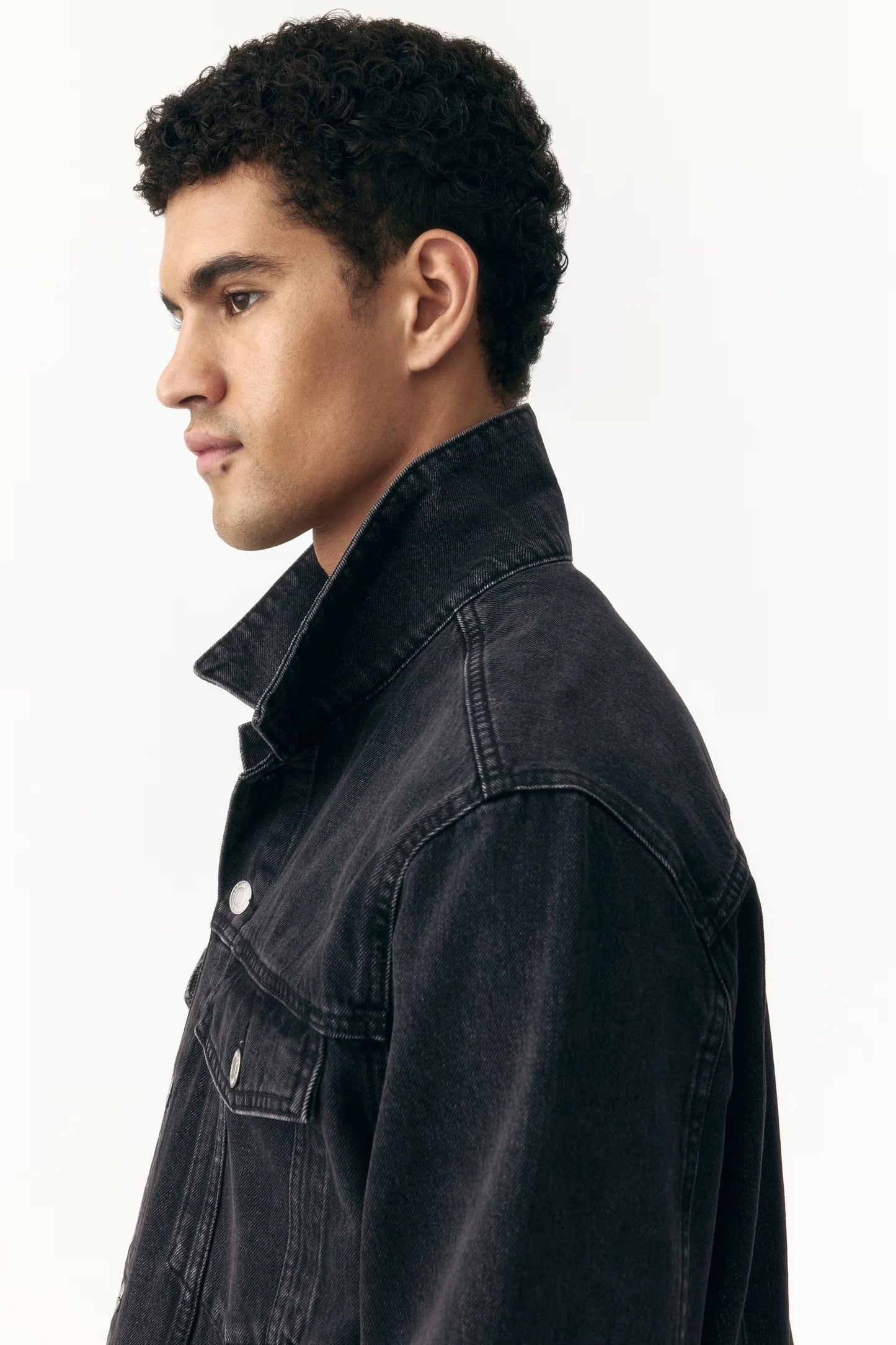Black Denim Jacket – Classic Button-Up Trucker Jacket for Everyday Wear